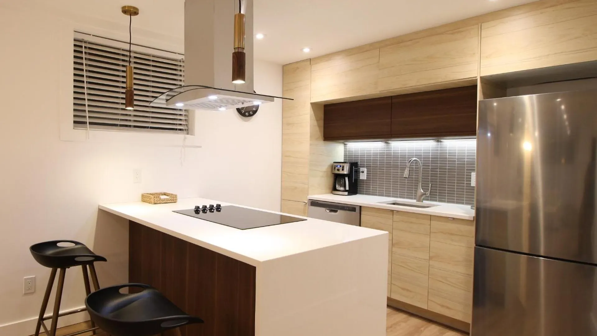 Apartamento Luxueux - Deco Moderne, Rosemont Montreal 0*,  Canadá